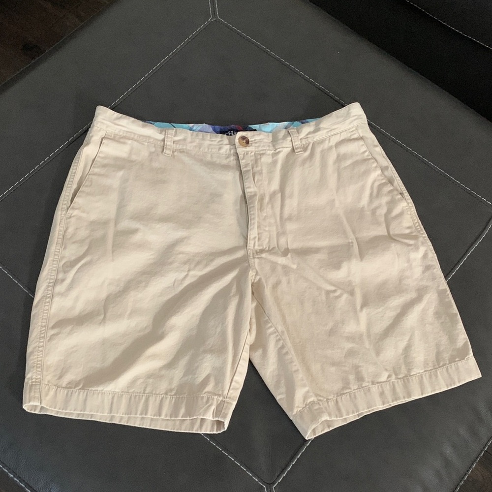 Chaps Men's Cream Flat Front Shorts